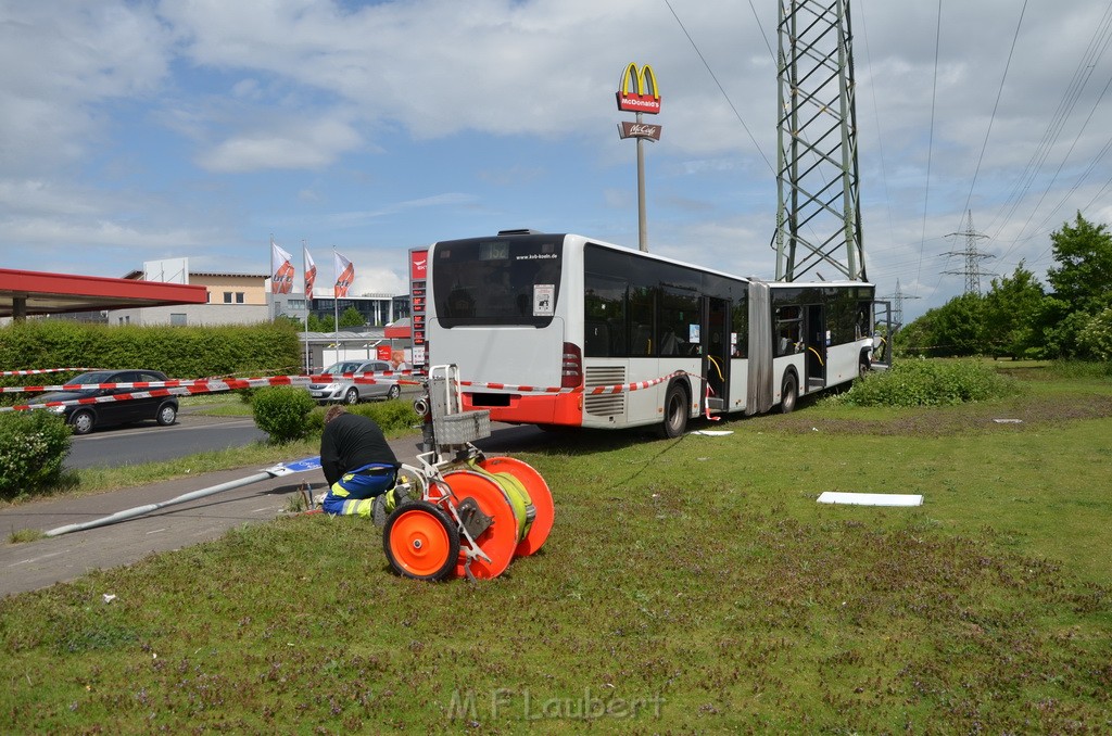 Schwerer Bus Unfall Koeln Porz Gremberghoven Neuenhofstr P265.JPG - Miklos Laubert